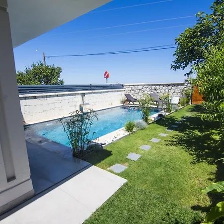 Alacati Mustakil Havuzlu 别墅 Çeşme