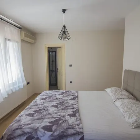 Alacati Mustakil Havuzlu 别墅 Çeşme